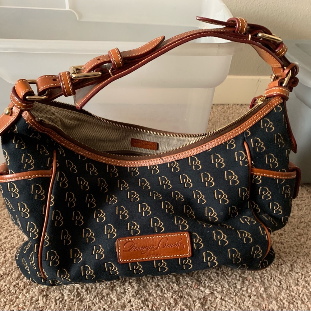 *final price* Dooney signature handbag. Like new.